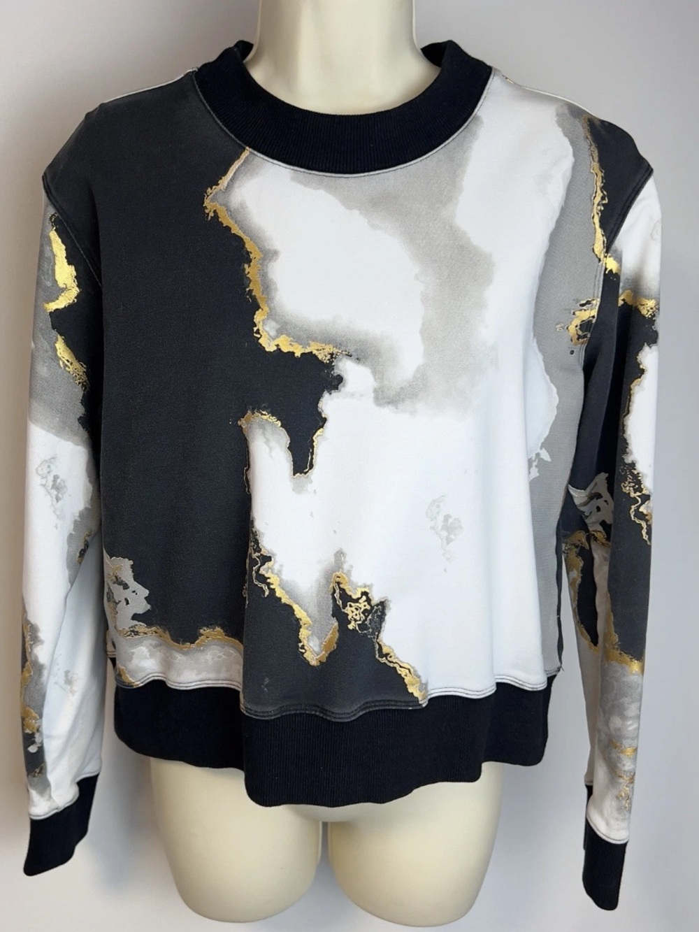 Noli Black and White Crewneck Sweatshirt with Gold Trim